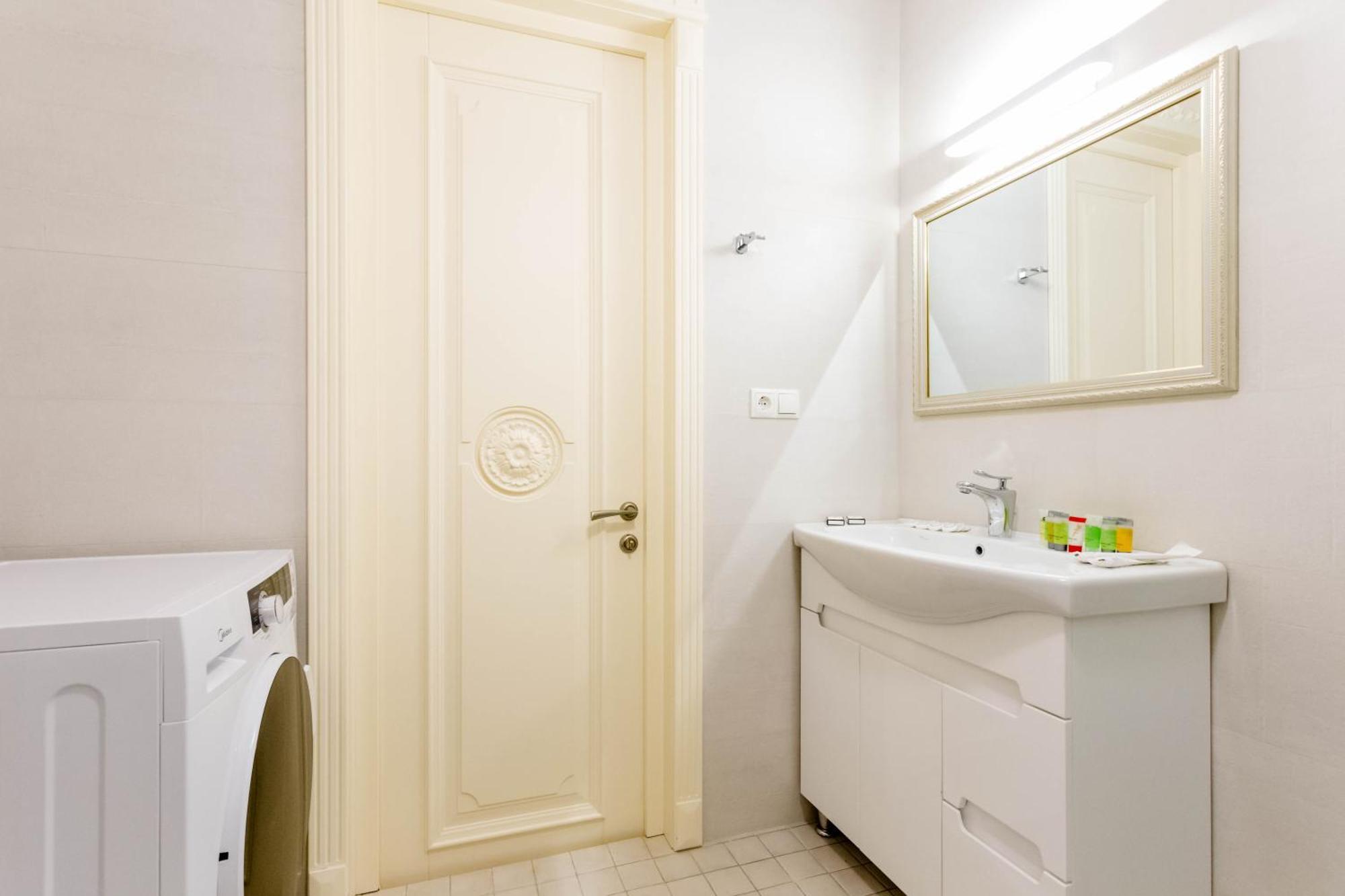 Central Comfort Place L 第比利斯 外观 照片
